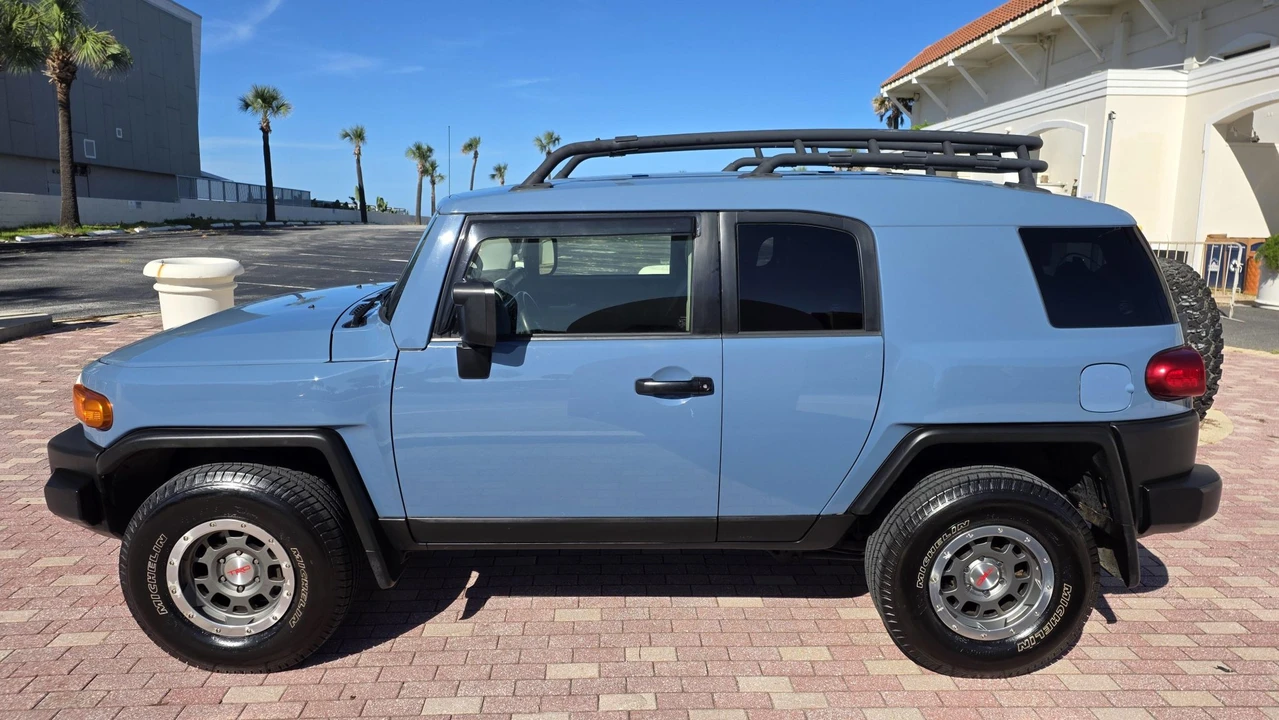 2014 Toyota FJ Cruiser - Image 7 of 31