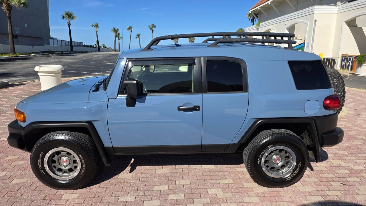 2014 Toyota FJ Cruiser - Image 6 of 31