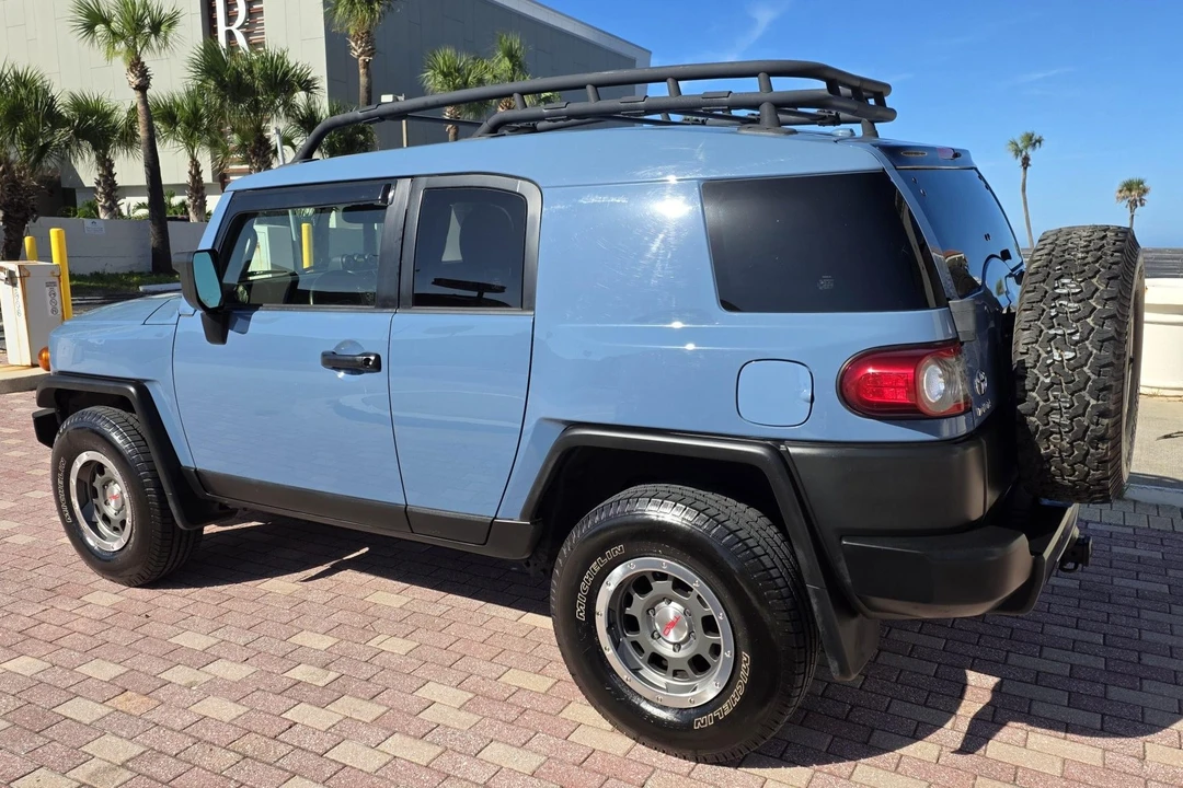 2014 Toyota FJ Cruiser - Image 13 of 31