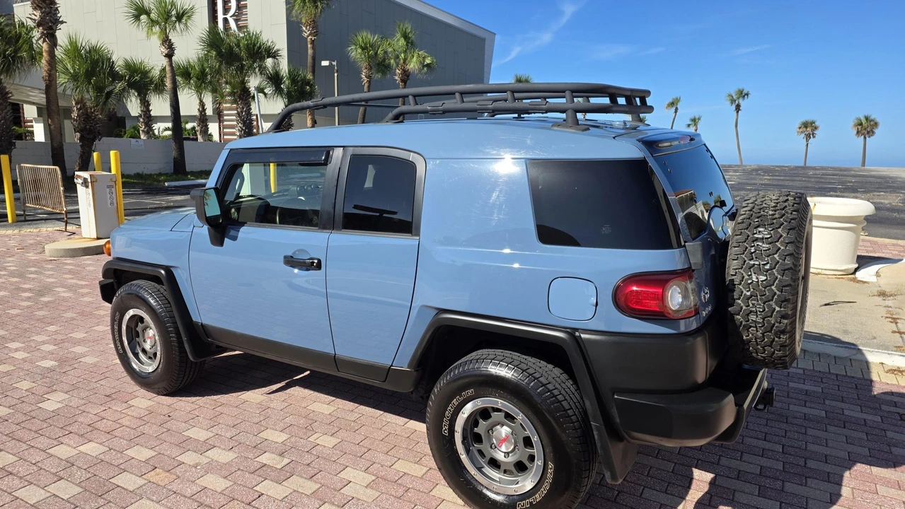 2014 Toyota FJ Cruiser - Image 12 of 31
