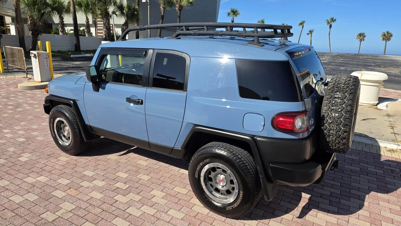 2014 Toyota FJ Cruiser - Image 14 of 31