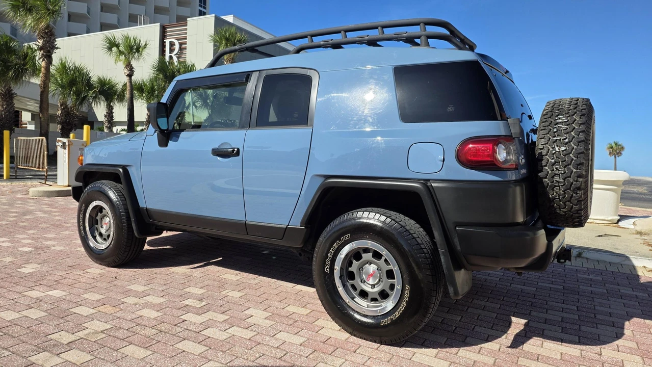 2014 Toyota FJ Cruiser - Image 11 of 31