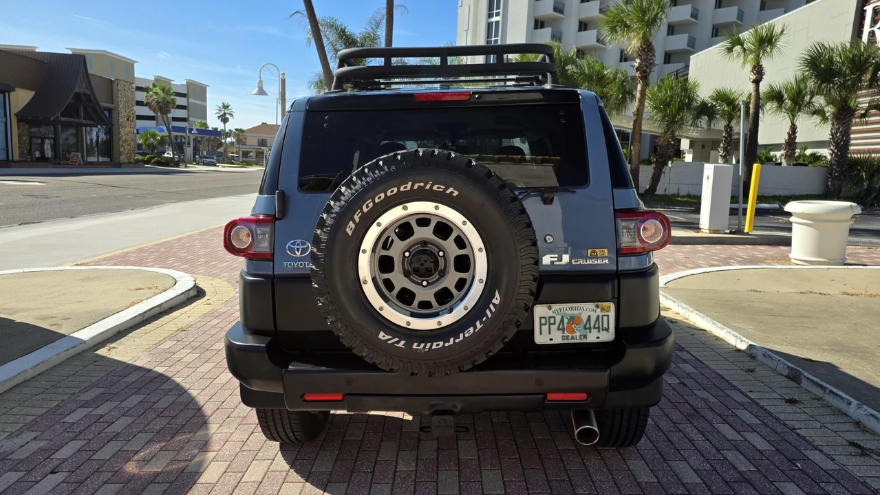 2014 Toyota FJ Cruiser - Image 16 of 31