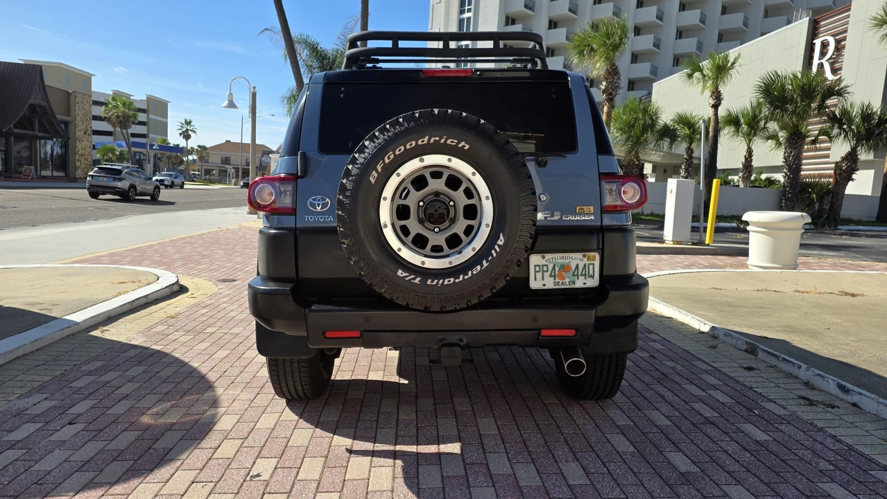 2014 Toyota FJ Cruiser - Image 15 of 31