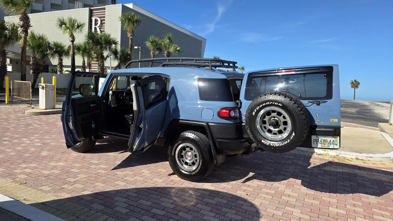 2014 Toyota FJ Cruiser - Image 31 of 31