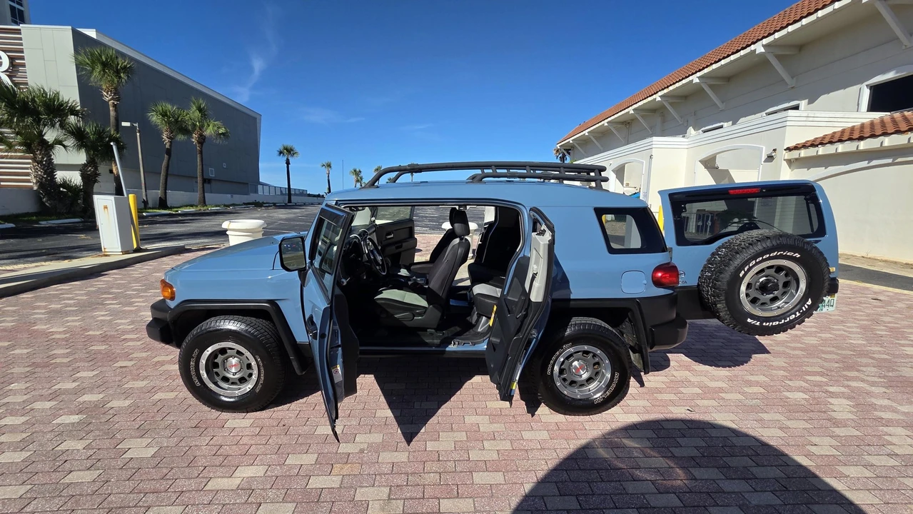 2014 Toyota FJ Cruiser - Image 30 of 31