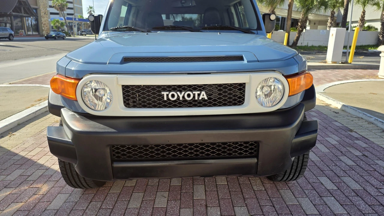 2014 Toyota FJ Cruiser - Image 27 of 31