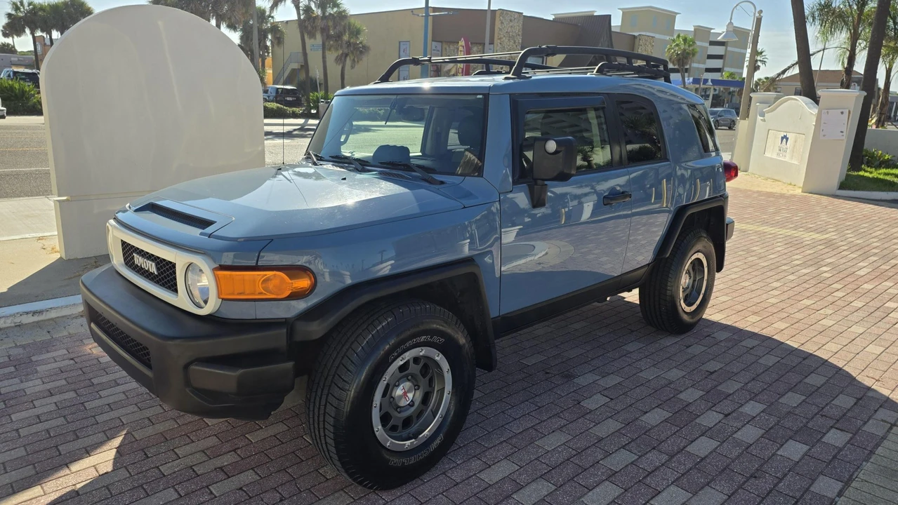 2014 Toyota FJ Cruiser - Image 4 of 31