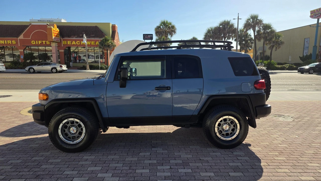 2014 Toyota FJ Cruiser - Image 5 of 31