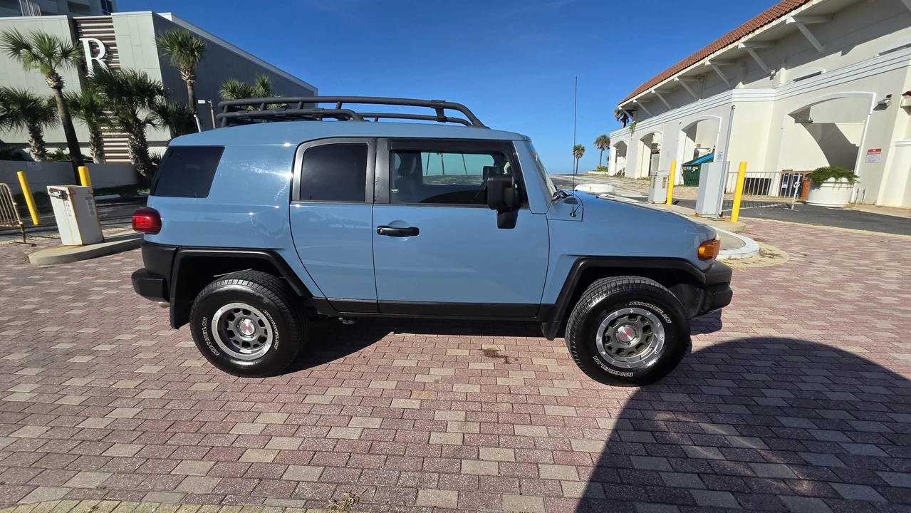 2014 Toyota FJ Cruiser - Image 20 of 31