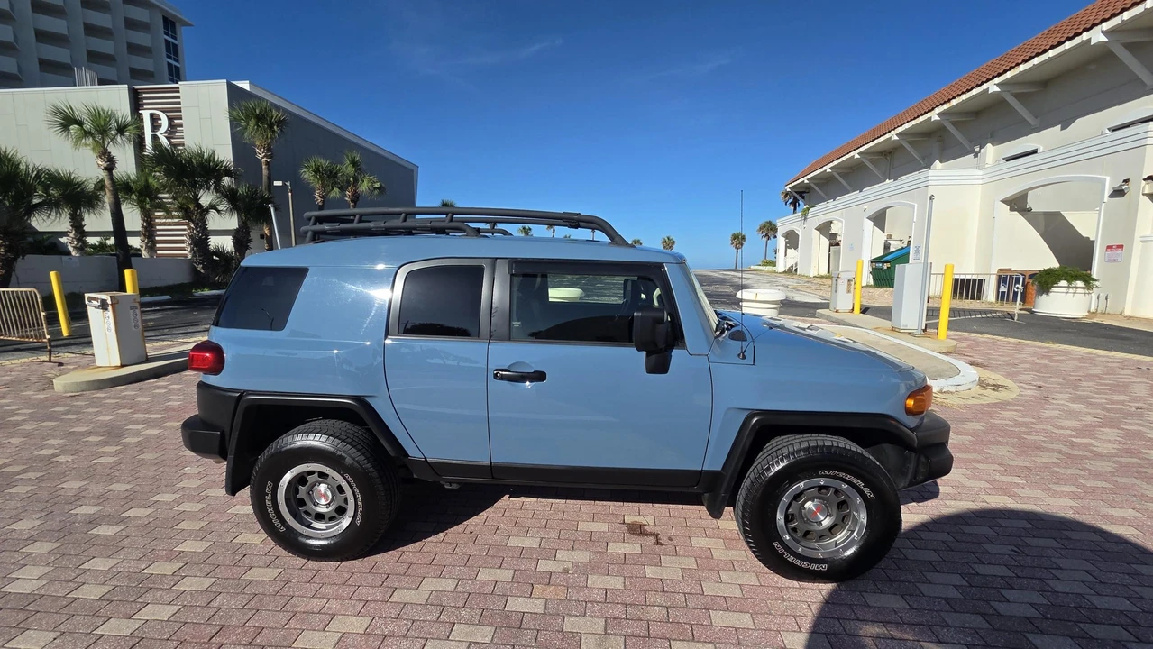 2014 Toyota FJ Cruiser - Image 21 of 31