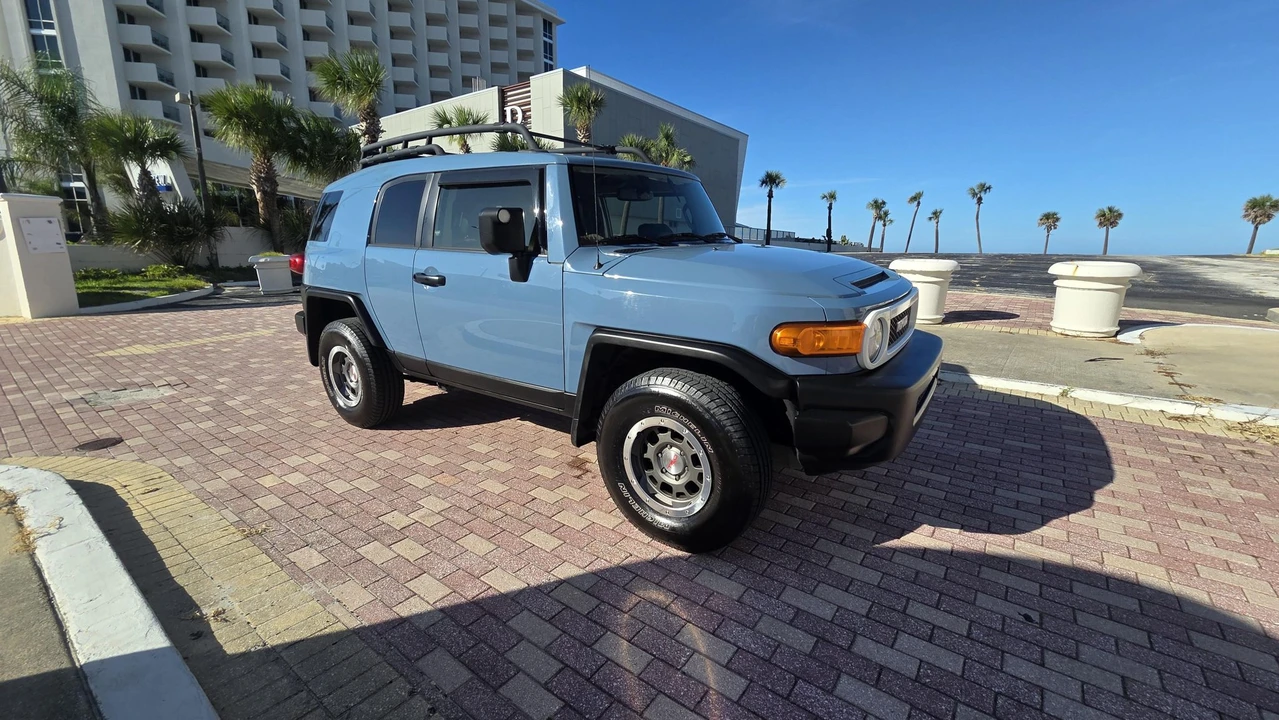 2014 Toyota FJ Cruiser - Image 22 of 31