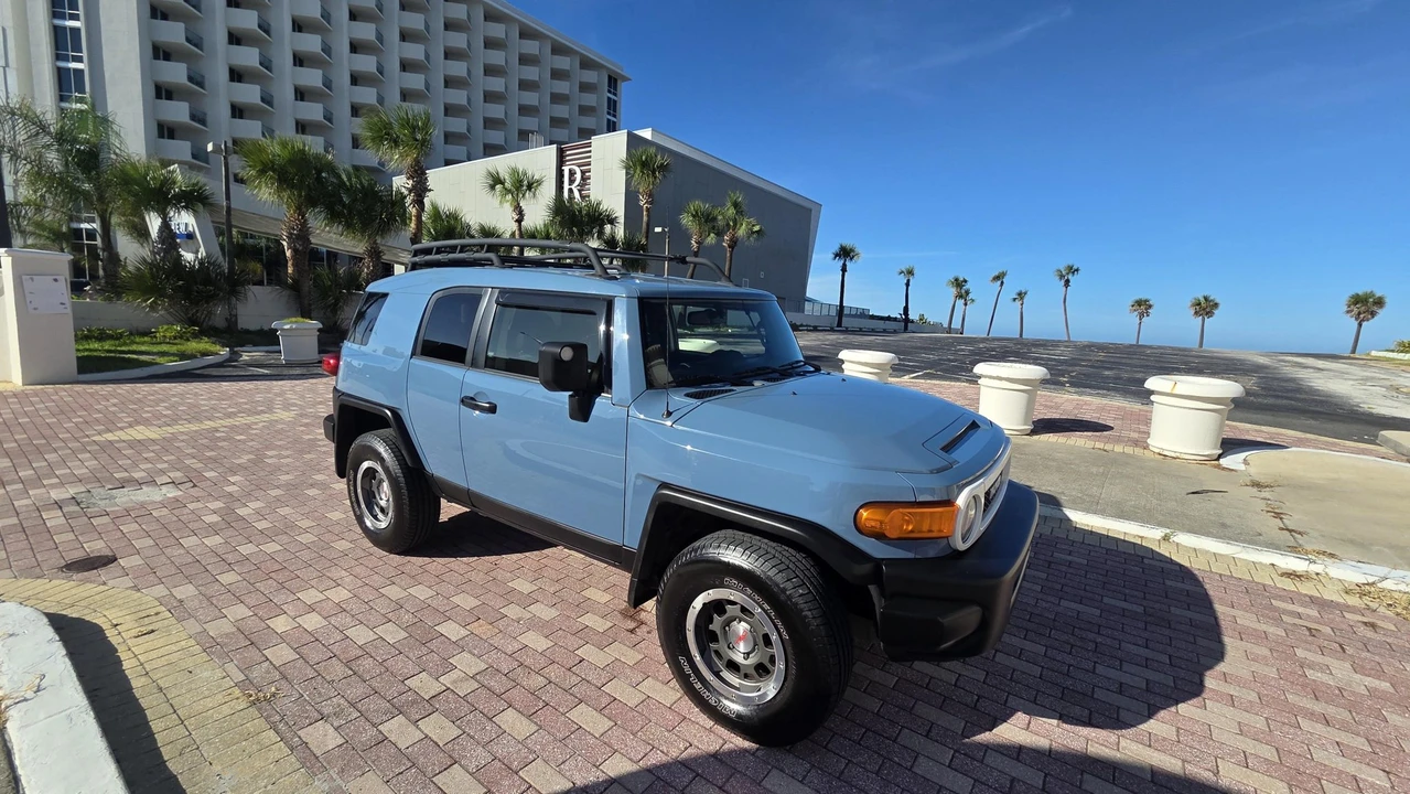 2014 Toyota FJ Cruiser - Image 26 of 31