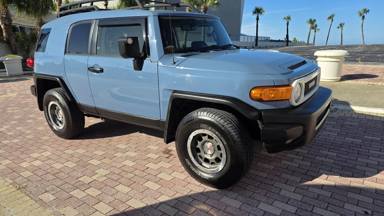 2014 Toyota FJ Cruiser - Image 23 of 31