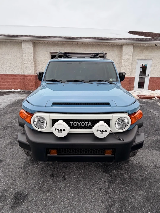 2014 Toyota FJ Cruiser - Image 2 of 21