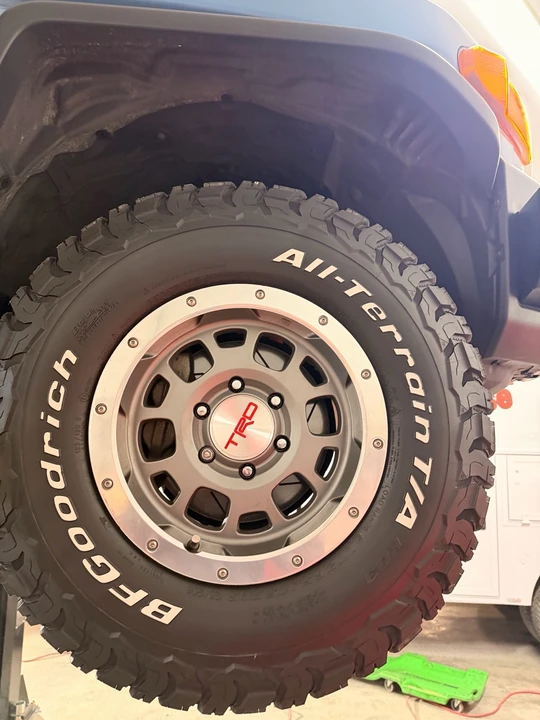 2014 Toyota FJ Cruiser - Image 7 of 21