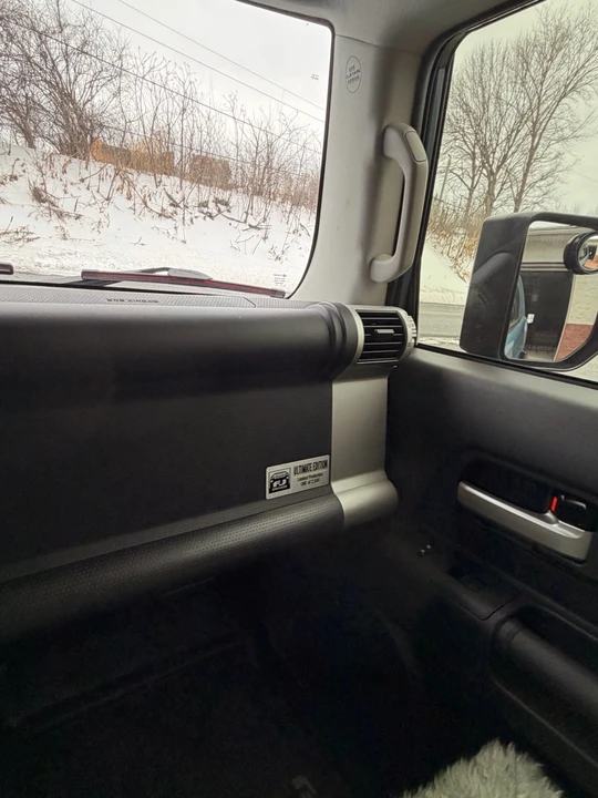 2014 Toyota FJ Cruiser - Image 14 of 21