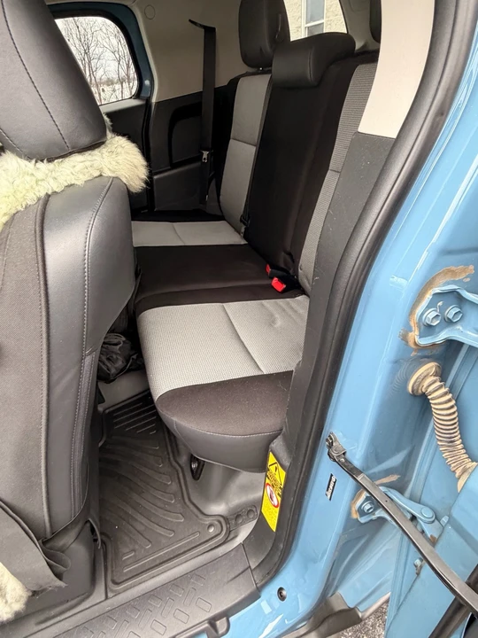 2014 Toyota FJ Cruiser - Image 18 of 21