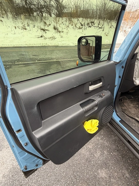 2014 Toyota FJ Cruiser - Image 17 of 21