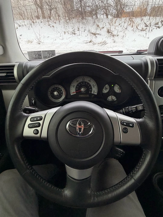 2014 Toyota FJ Cruiser - Image 15 of 21