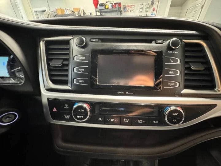 2014 Toyota Highlander - Image 18 of 20