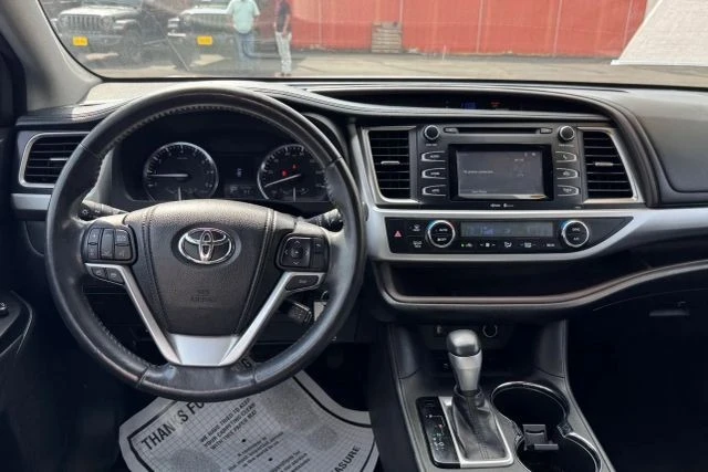 2014 Toyota Highlander - Image 10 of 16
