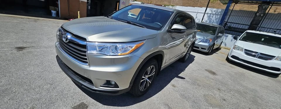 2014 Toyota Highlander - Image 2 of 13