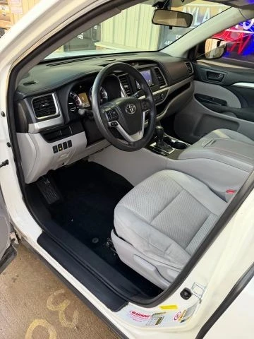 2014 Toyota Highlander - Image 2 of 21
