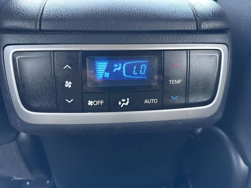 2014 Toyota Highlander - Image 12 of 21