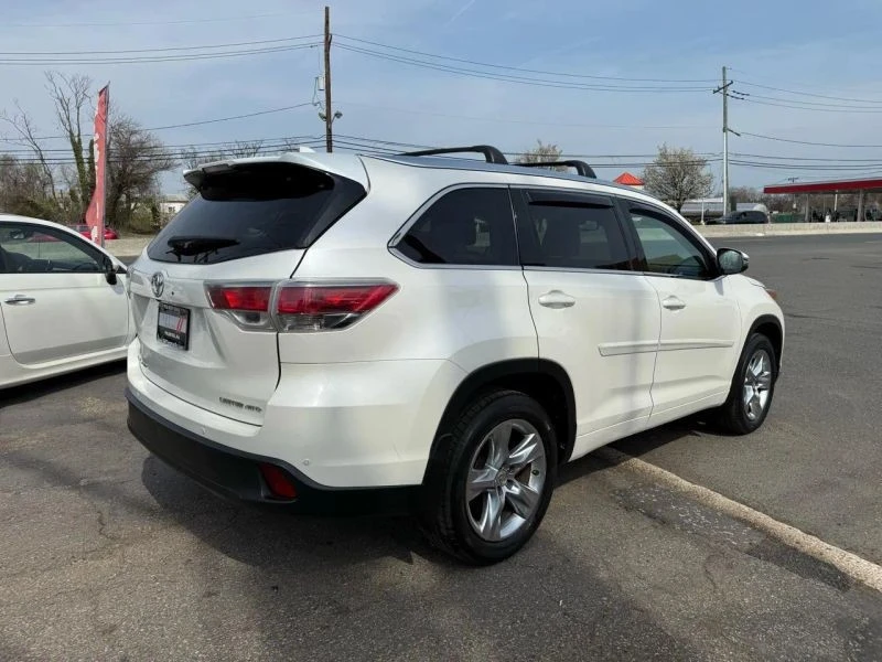 2014 Toyota Highlander - Image 8 of 12