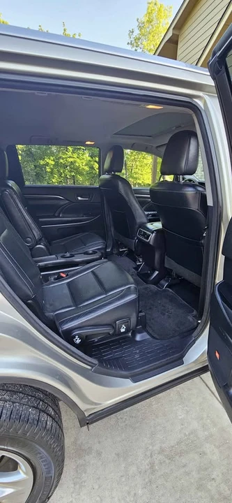 2014 Toyota Highlander - Image 10 of 19