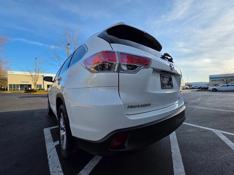 2014 Toyota Highlander - Image 12 of 21