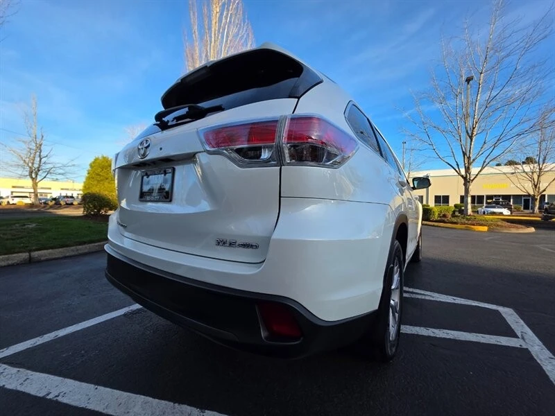 2014 Toyota Highlander - Image 11 of 21