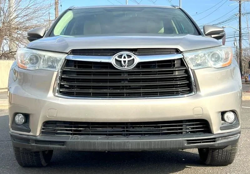 2014 Toyota Highlander - Image 2 of 12