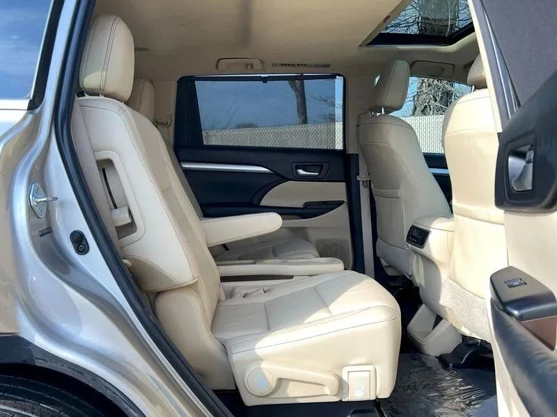 2014 Toyota Highlander - Image 10 of 12