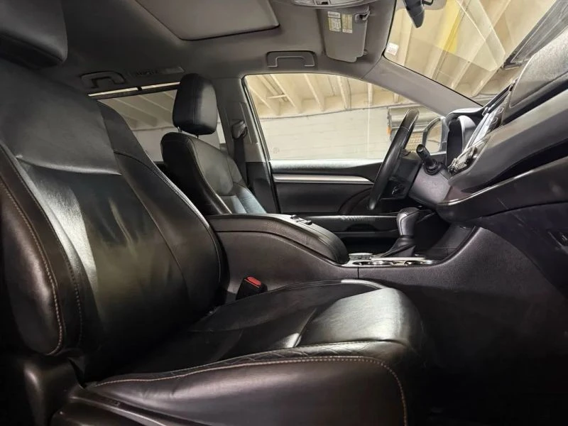 2014 Toyota Highlander - Image 10 of 12