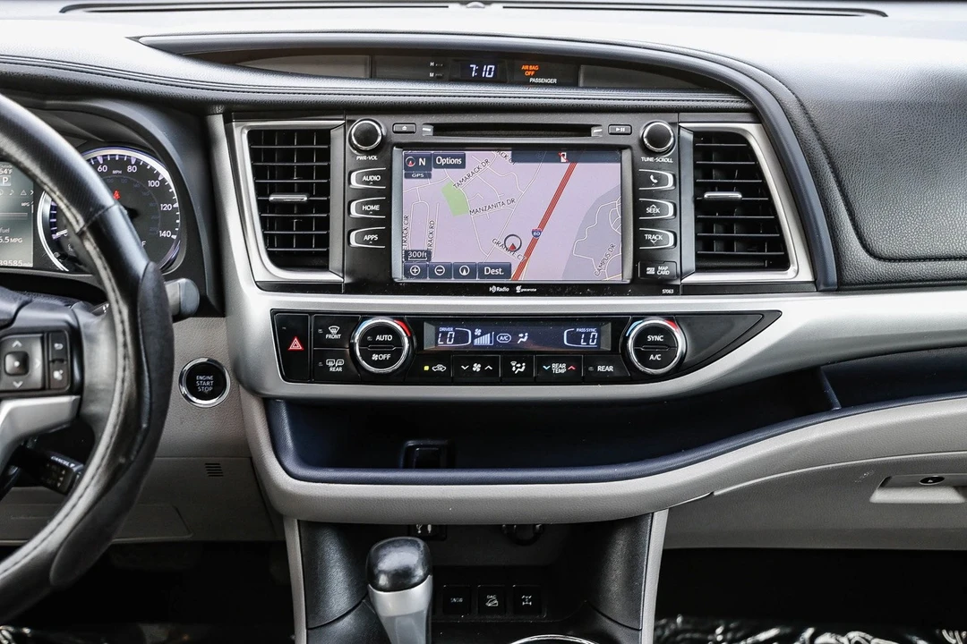 2014 Toyota Highlander - Image 11 of 12
