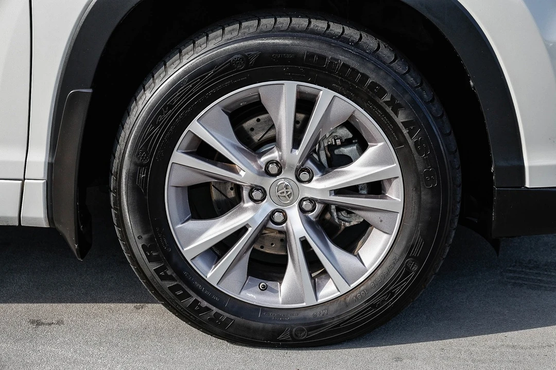 2014 Toyota Highlander - Image 9 of 12