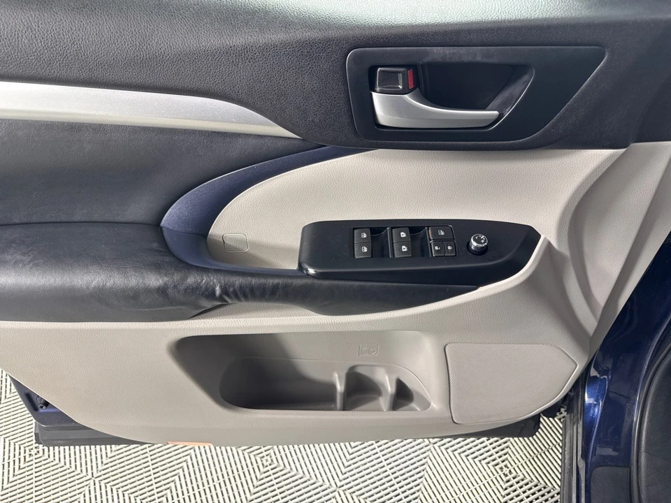 2014 Toyota Highlander - Image 10 of 12