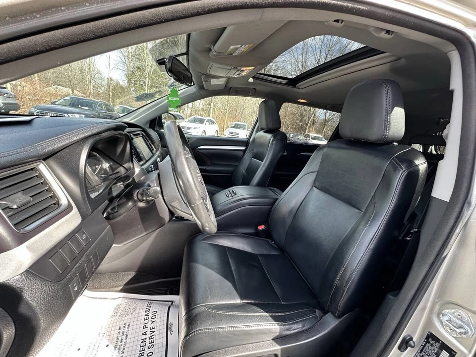 2014 Toyota Highlander - Image 8 of 21