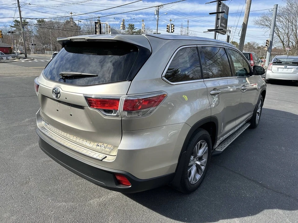 2014 Toyota Highlander - Image 7 of 21