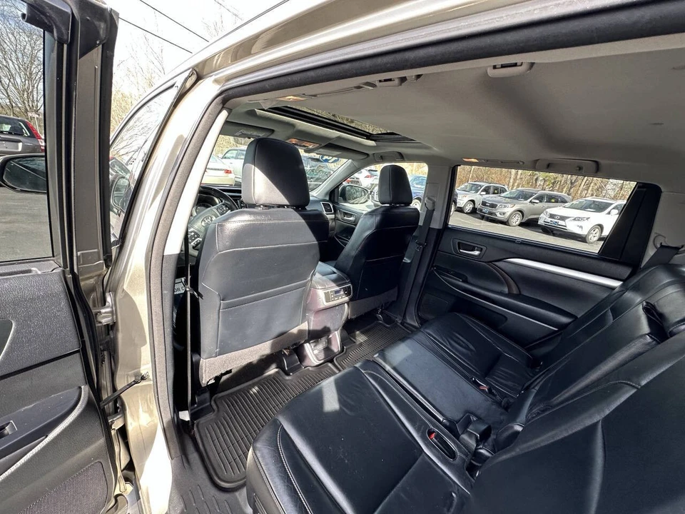 2014 Toyota Highlander - Image 15 of 21
