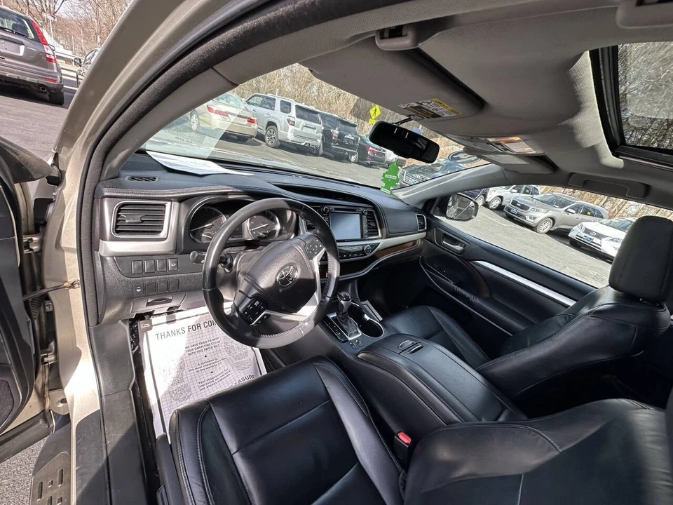2014 Toyota Highlander - Image 9 of 21