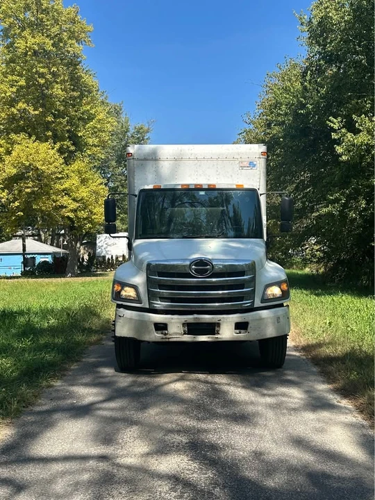 2014 Hino 268 - Image 3 of 10