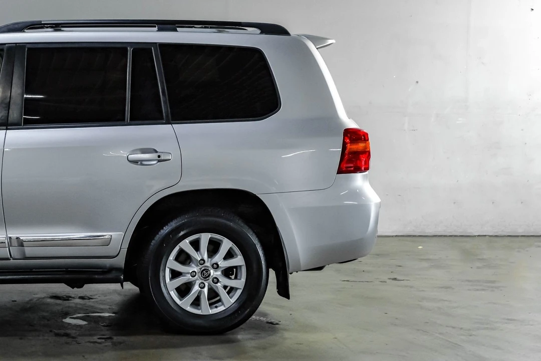2014 Toyota J200 Land Cruiser - Image 19 of 31