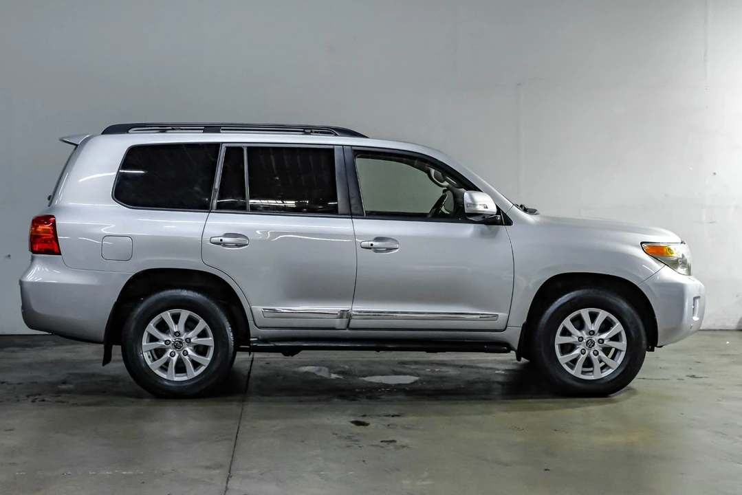 2014 Toyota J200 Land Cruiser - Image 11 of 31