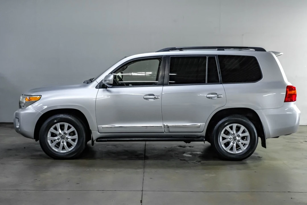 2014 Toyota J200 Land Cruiser - Image 17 of 31