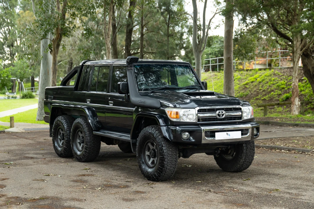 2014 Toyota J70 Land Cruiser - Image 11 of 31