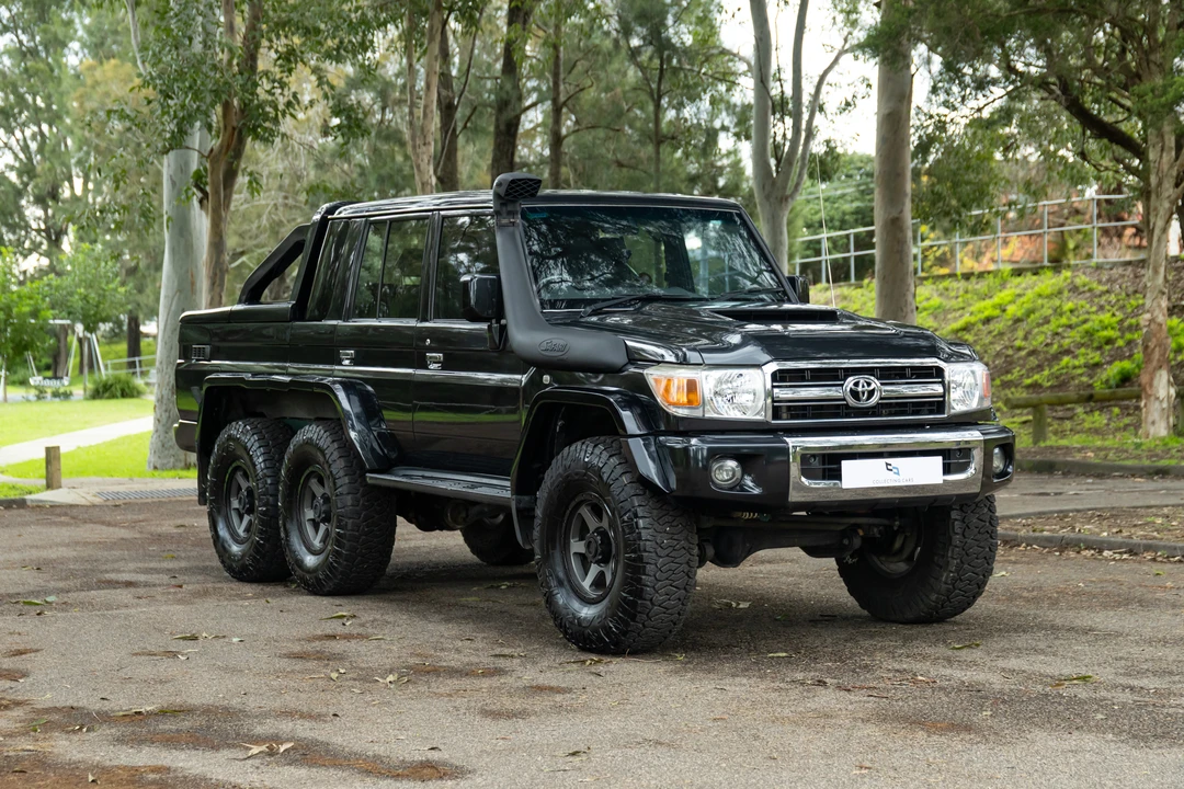 2014 Toyota J70 Land Cruiser - Image 13 of 31