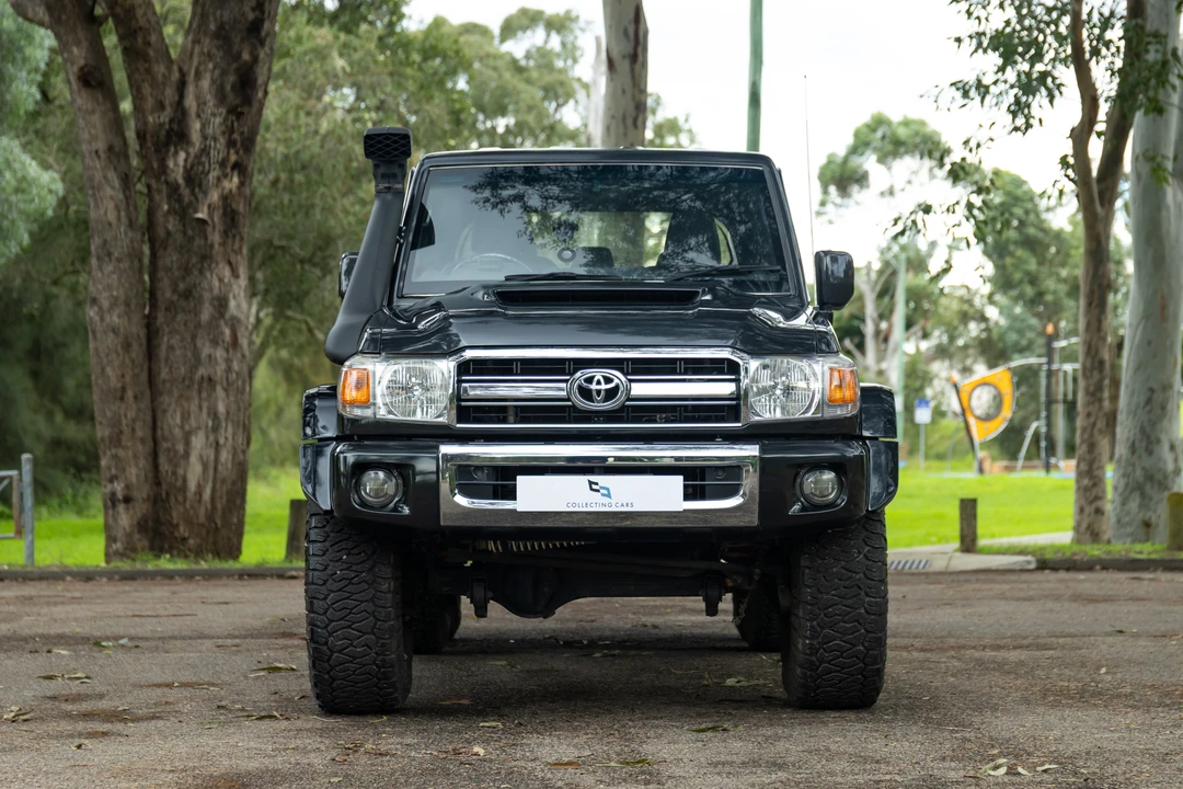 2014 Toyota J70 Land Cruiser - Image 10 of 31